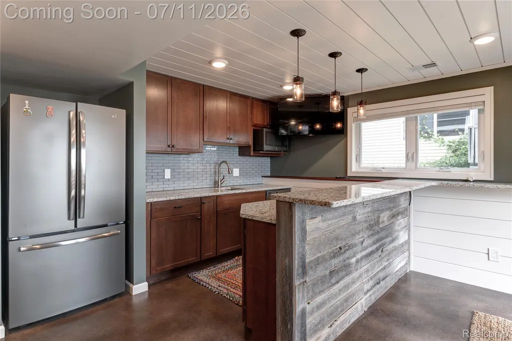 12033 Torrey Road Fenton Charter Township MI 48430