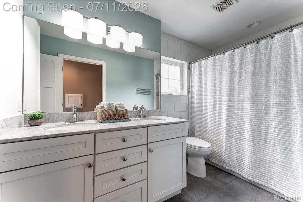12033 Torrey Road Fenton Charter Township MI 48430