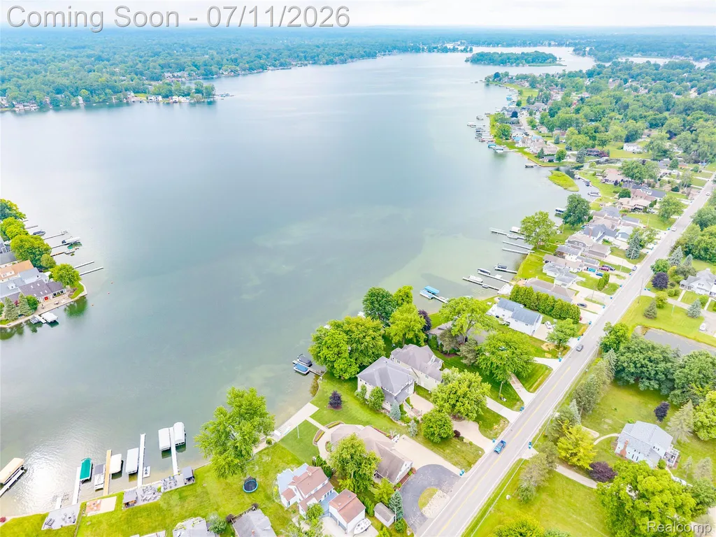 12033 Torrey Road Fenton Charter Township MI 48430