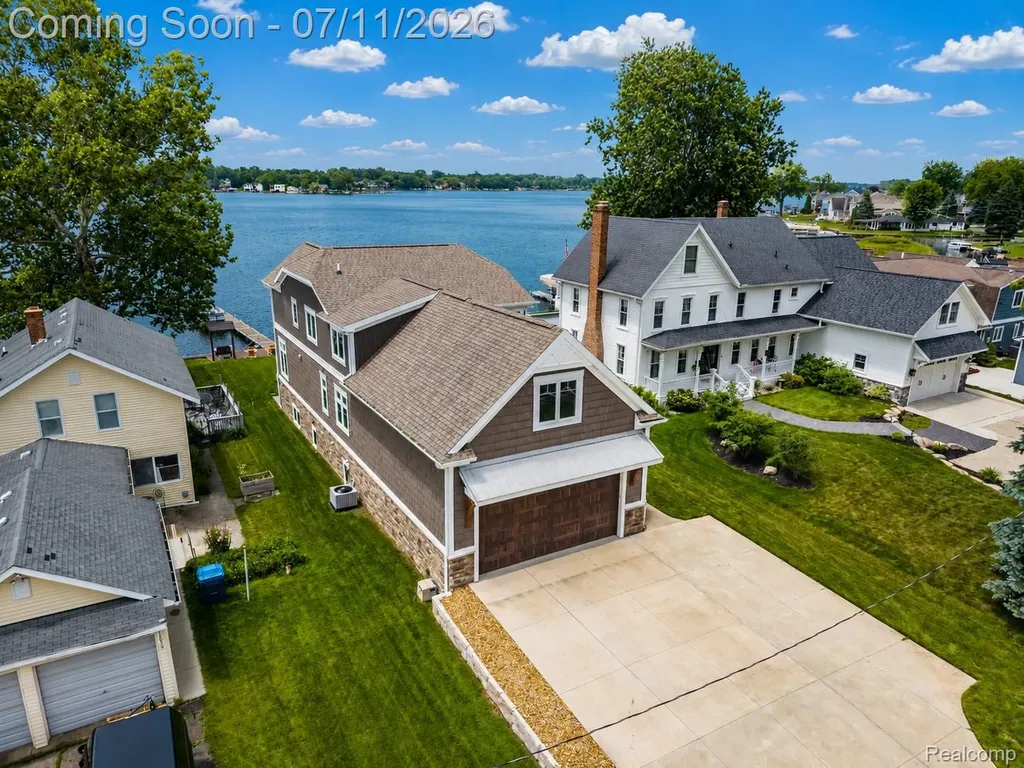 12033 Torrey Road Fenton Charter Township MI 48430