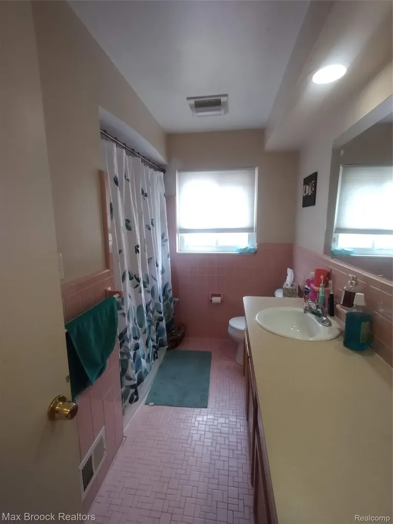 25210 Ridge Cliff Drive Southfield City MI 48075