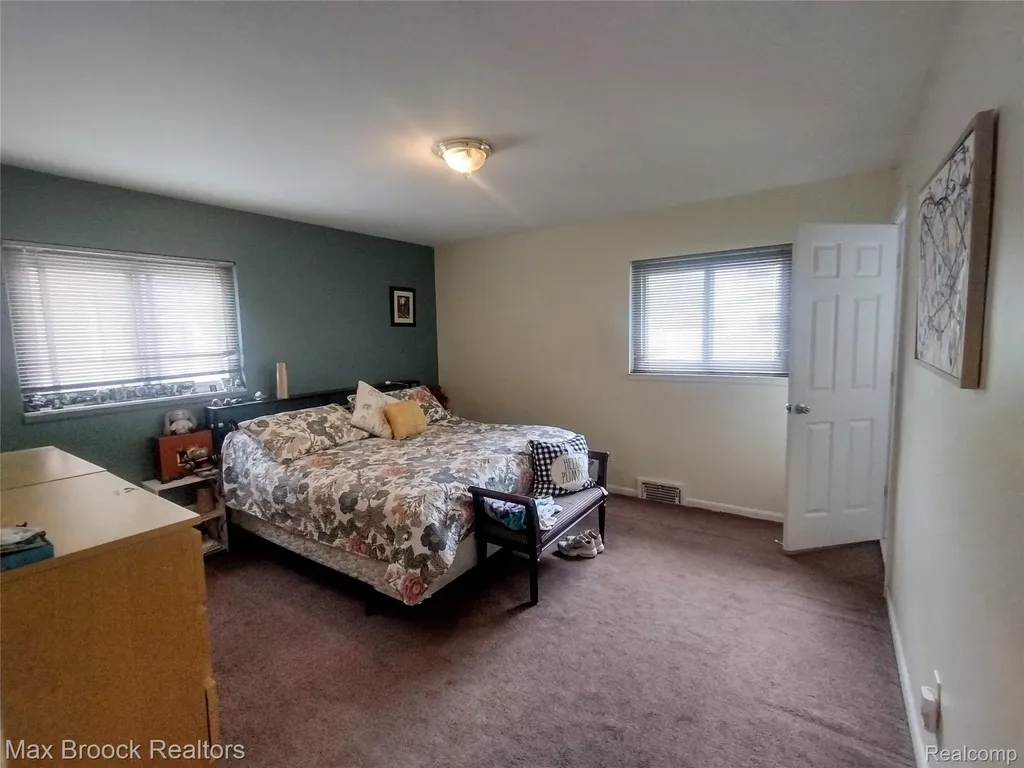 25210 Ridge Cliff Drive Southfield City MI 48075