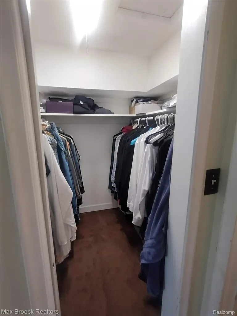 25210 Ridge Cliff Drive Southfield City MI 48075