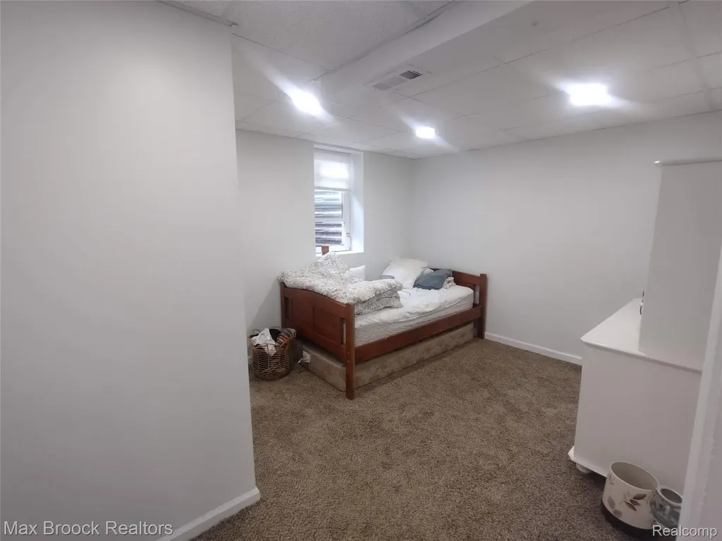 25210 Ridge Cliff Drive Southfield City MI 48075