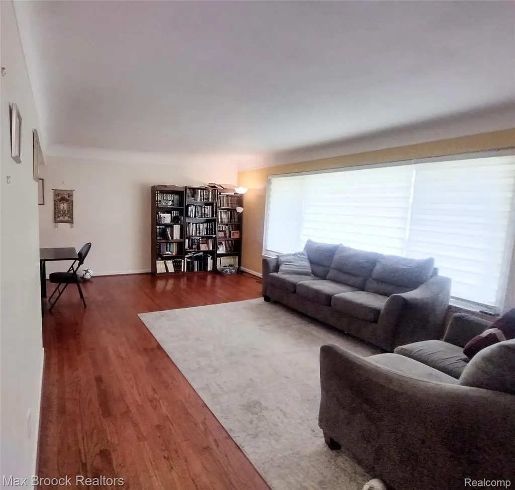 25210 Ridge Cliff Drive Southfield City MI 48075
