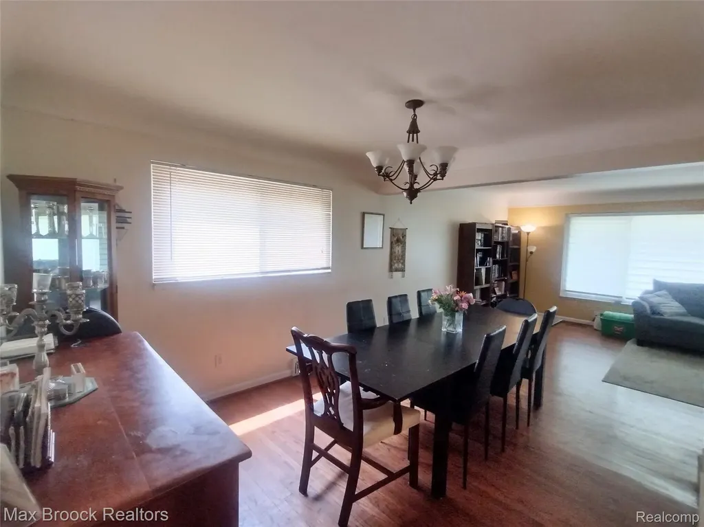 25210 Ridge Cliff Drive Southfield City MI 48075