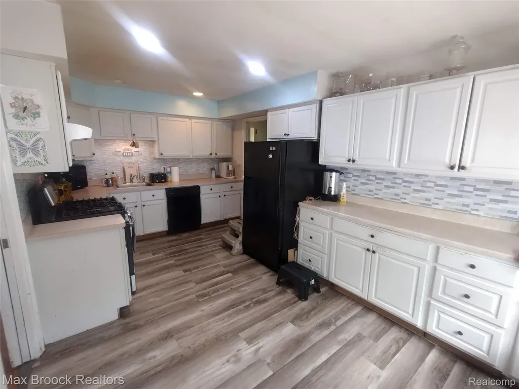 25210 Ridge Cliff Drive Southfield City MI 48075
