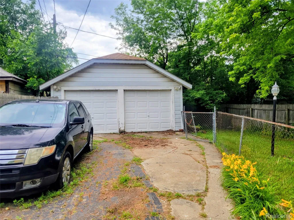 51 Dakota Street Pontiac City MI 48341