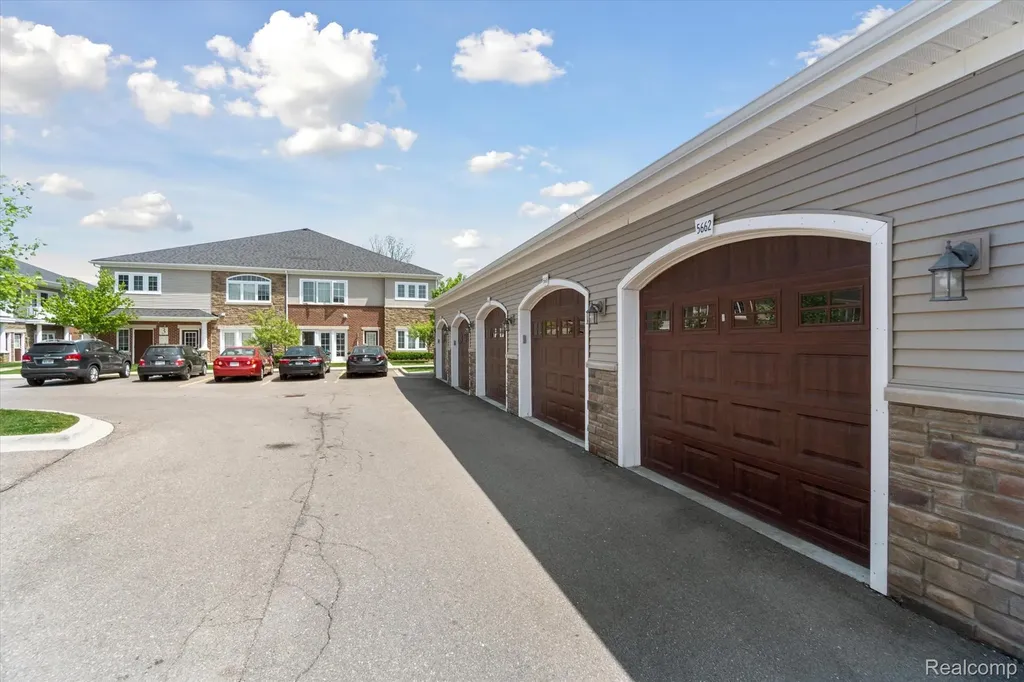 5662 Arbor Chase Drive Scio Township MI 48103