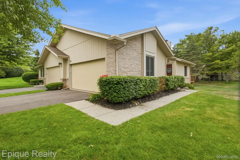 1982 Valley Lane Orion Charter Township MI 48360
