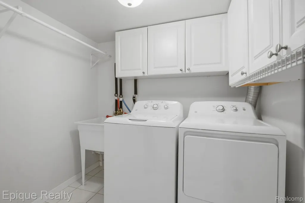 1982 Valley Lane Orion Charter Township MI 48360