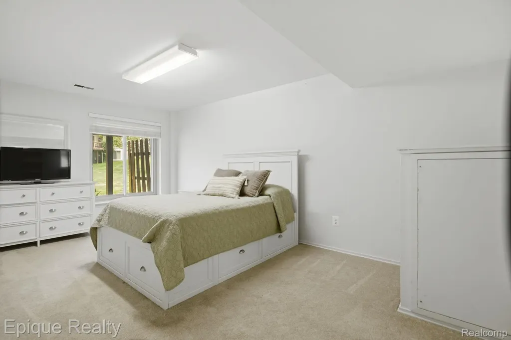 1982 Valley Lane Orion Charter Township MI 48360