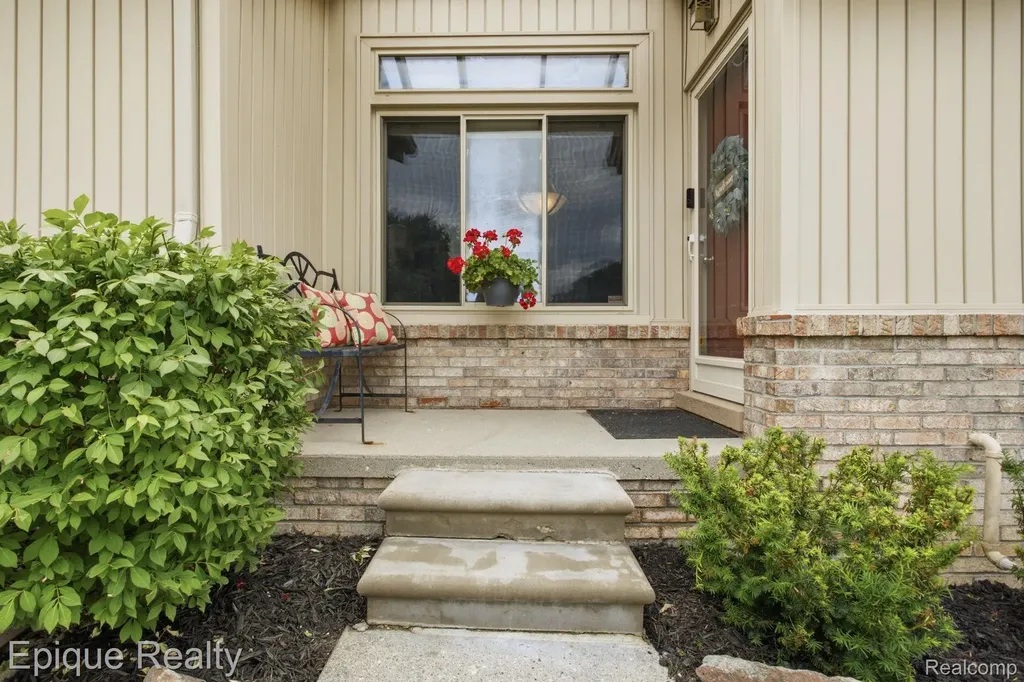 1982 Valley Lane Orion Charter Township MI 48360