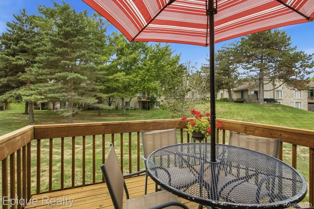1982 Valley Lane Orion Charter Township MI 48360