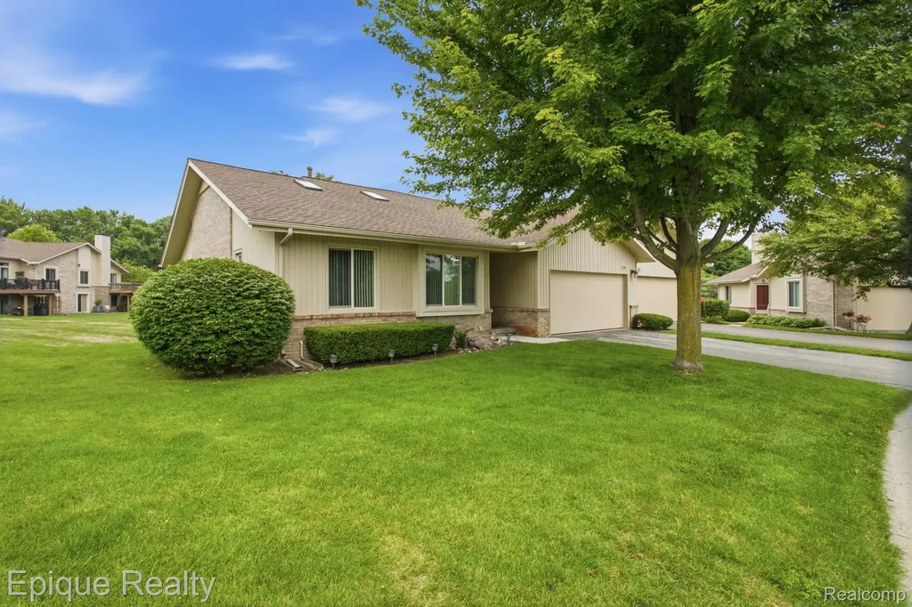 1982 Valley Lane Orion Charter Township MI 48360