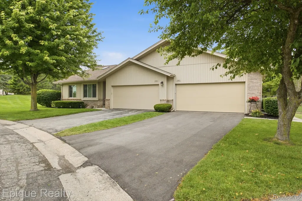 1982 Valley Lane Orion Charter Township MI 48360