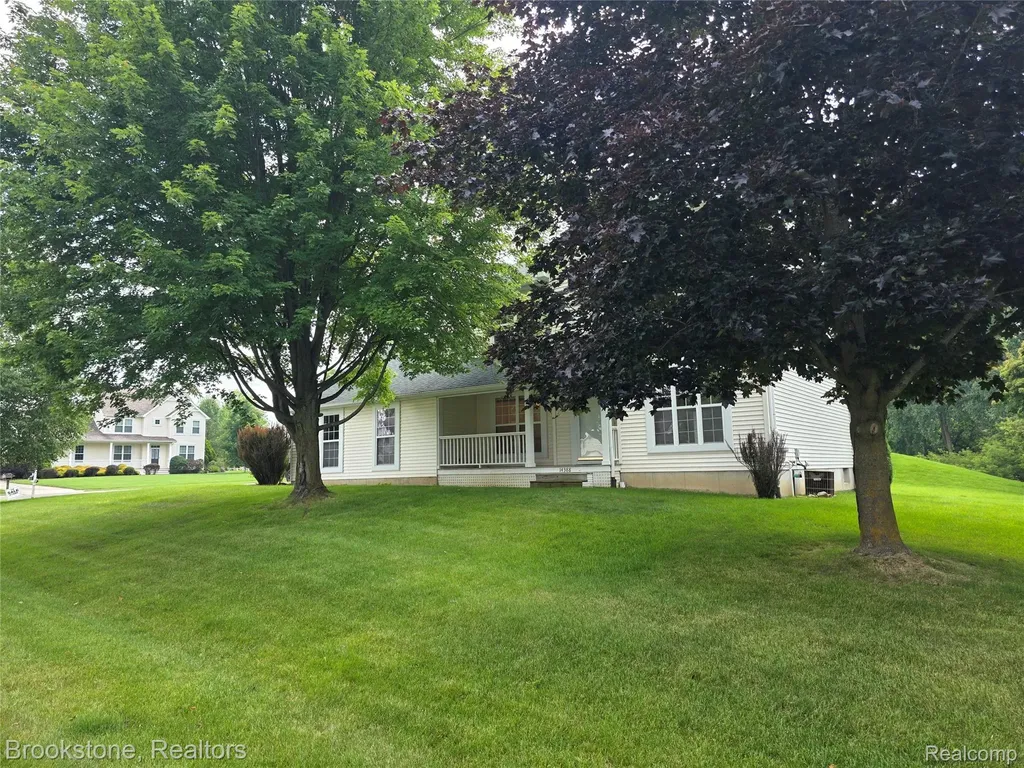 14388 Oak Leaf Trail Fenton Charter Township MI 48451