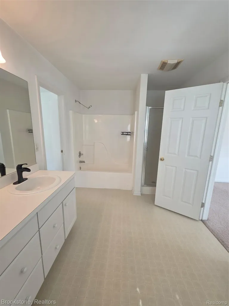 14388 Oak Leaf Trail Fenton Charter Township MI 48451