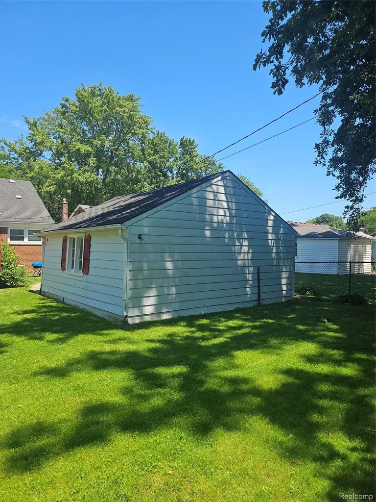 20296 Damman Street Harper Woods City MI 48225