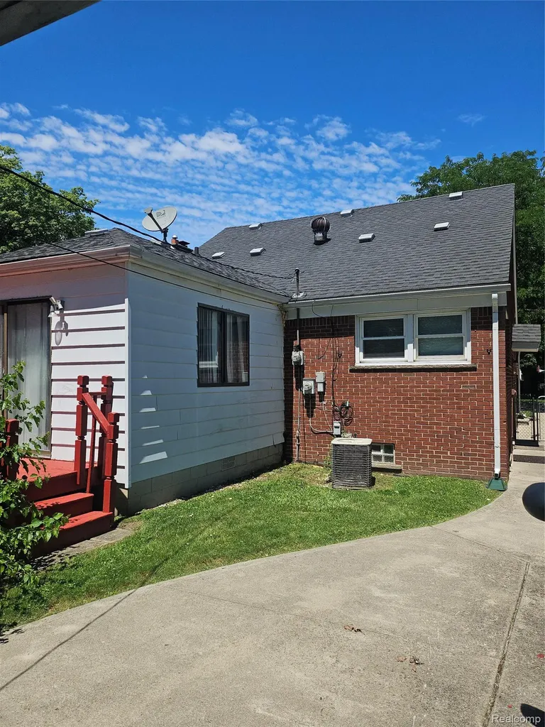 20296 Damman Street Harper Woods City MI 48225