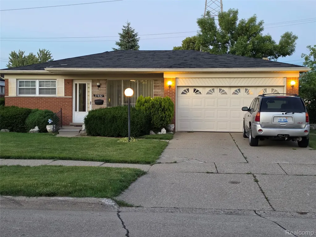 27882 Sutherland Drive Warren City MI 48088