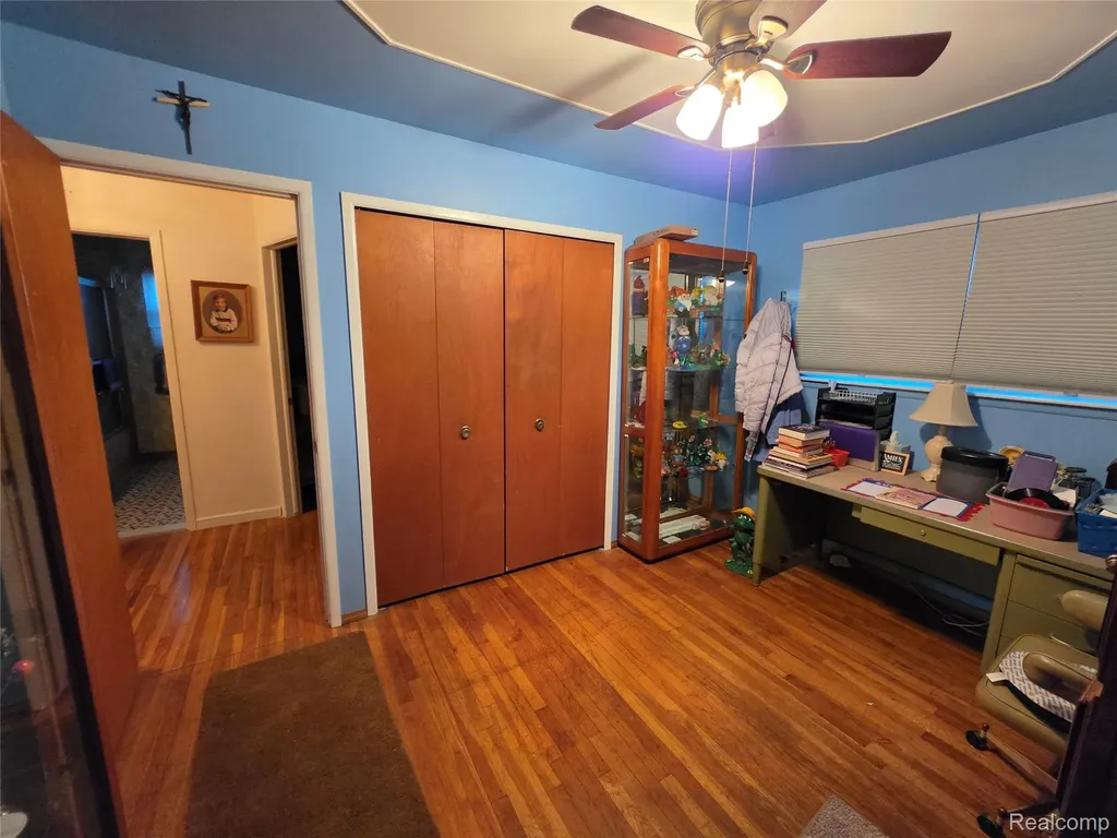 27882 Sutherland Drive Warren City MI 48088