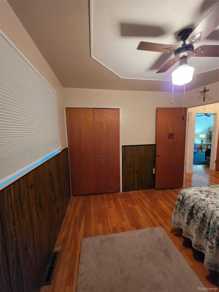 27882 Sutherland Drive Warren City MI 48088