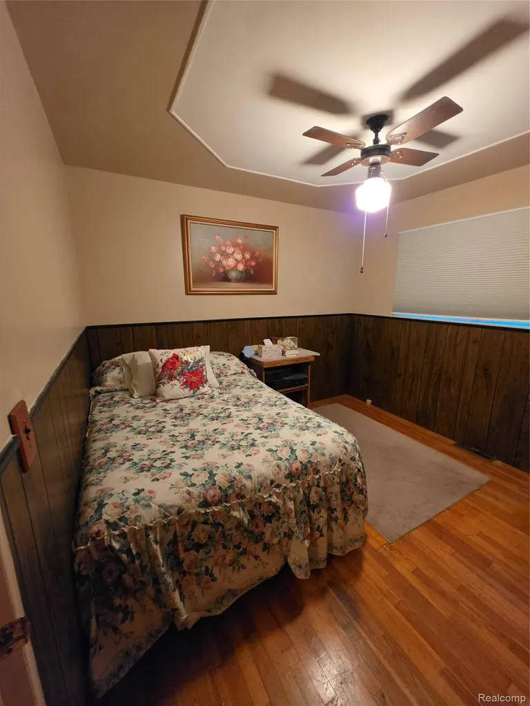 27882 Sutherland Drive Warren City MI 48088