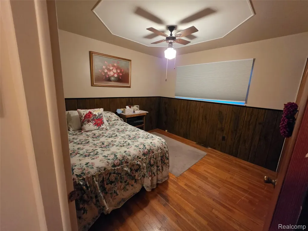 27882 Sutherland Drive Warren City MI 48088