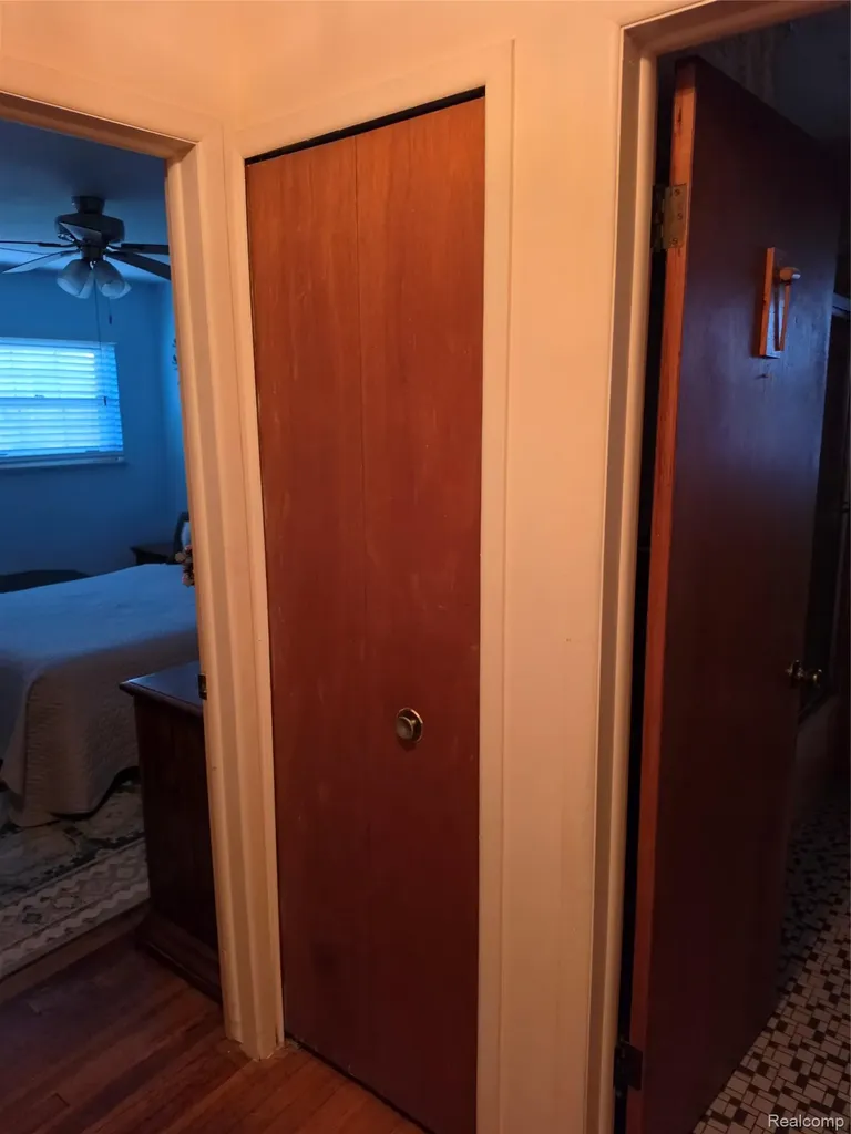 27882 Sutherland Drive Warren City MI 48088