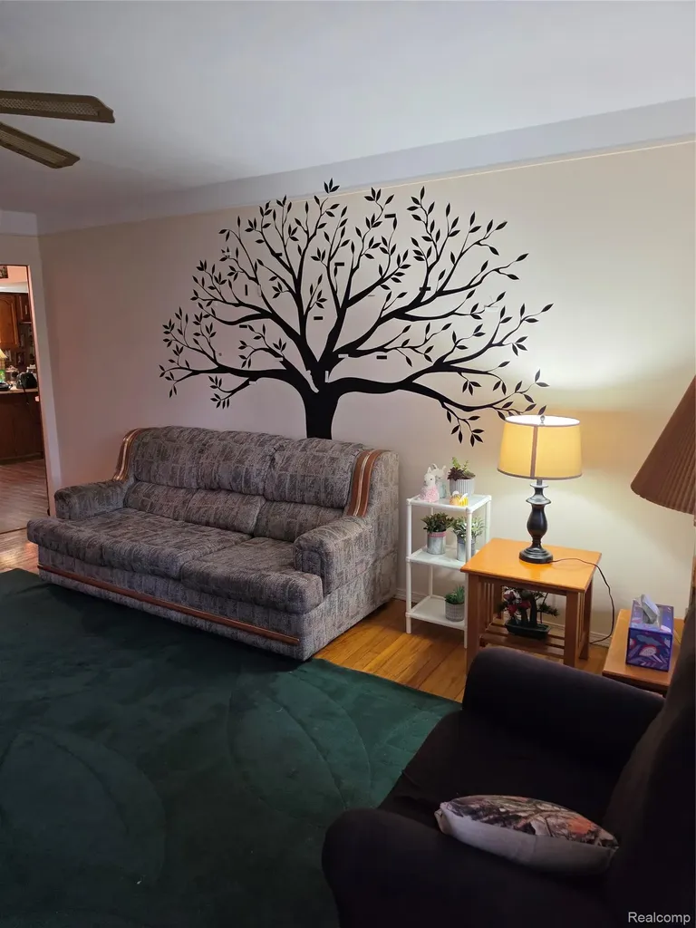 27882 Sutherland Drive Warren City MI 48088