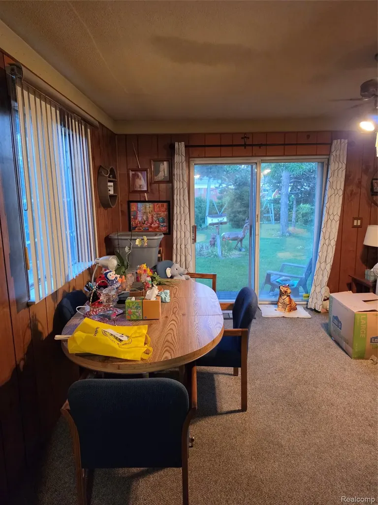 27882 Sutherland Drive Warren City MI 48088