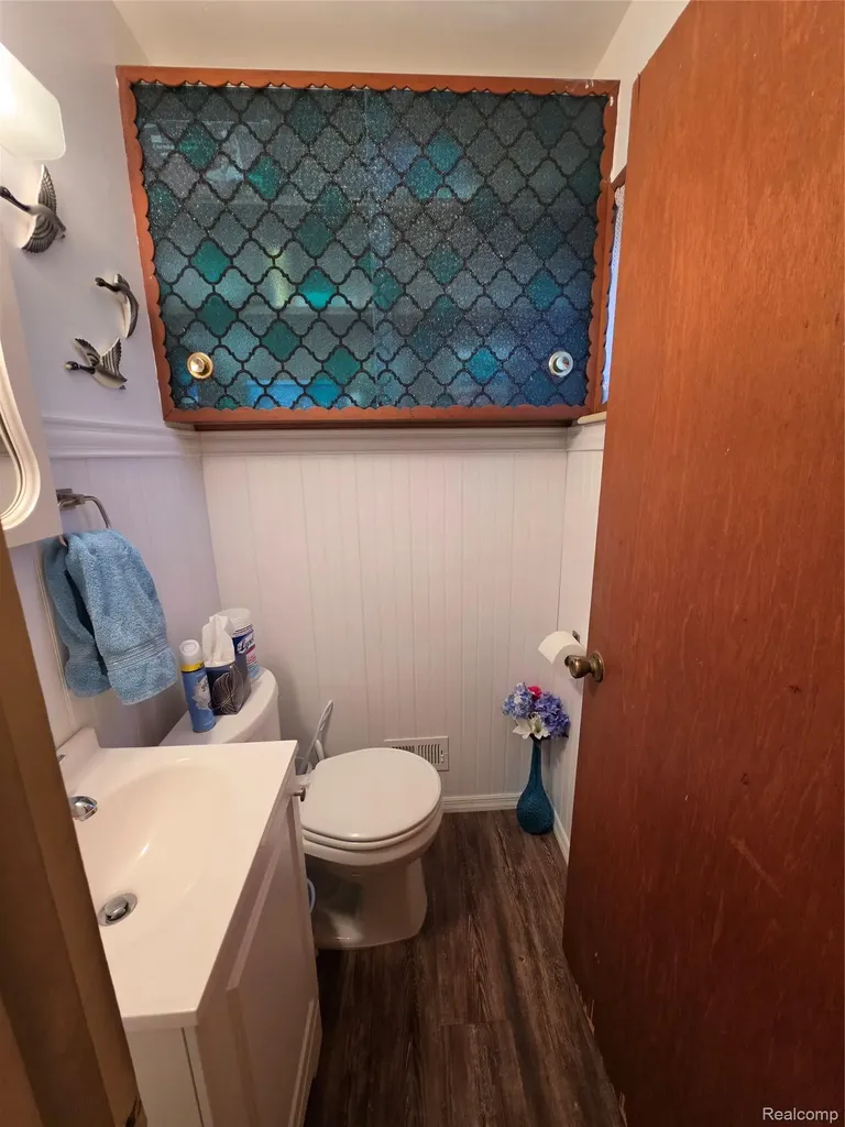 27882 Sutherland Drive Warren City MI 48088