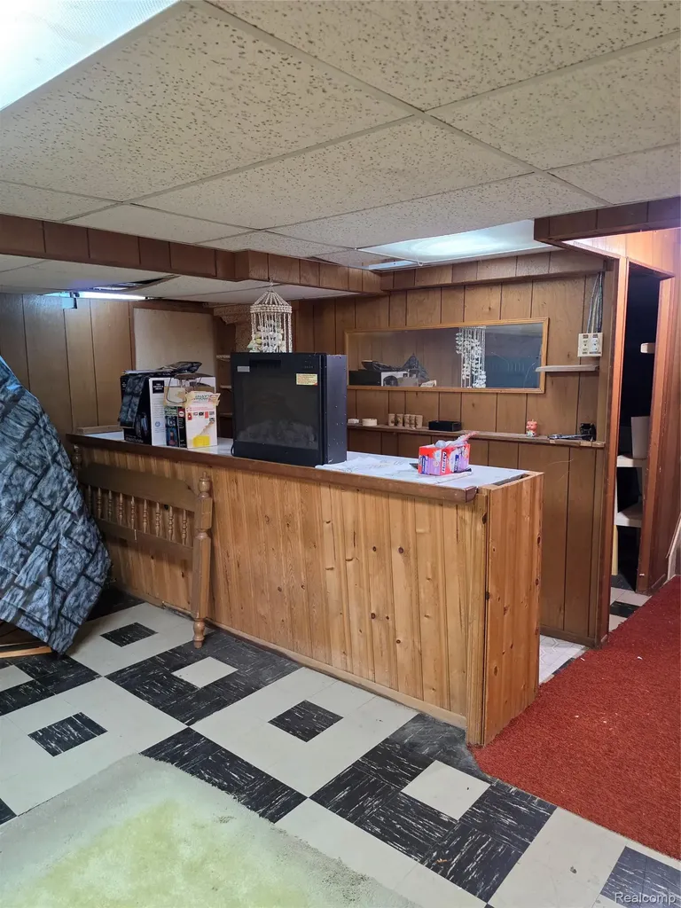 27882 Sutherland Drive Warren City MI 48088