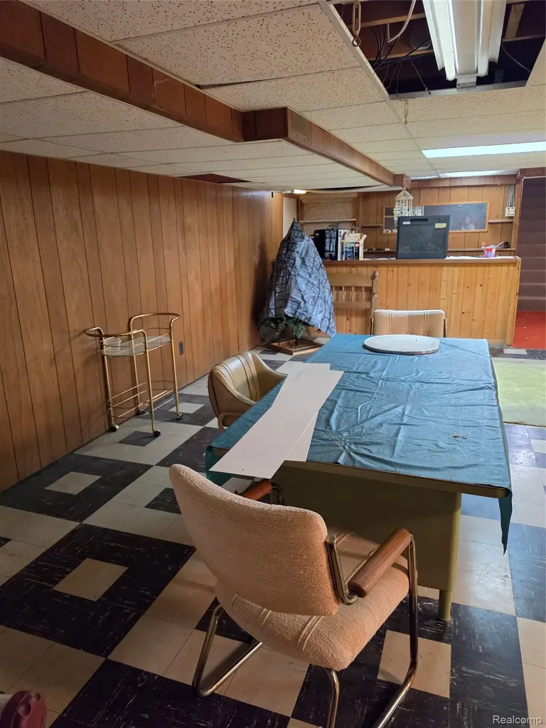 27882 Sutherland Drive Warren City MI 48088
