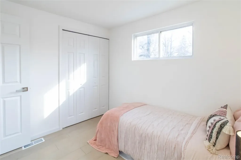 1326 Mohawk Avenue Royal Oak City MI 48067