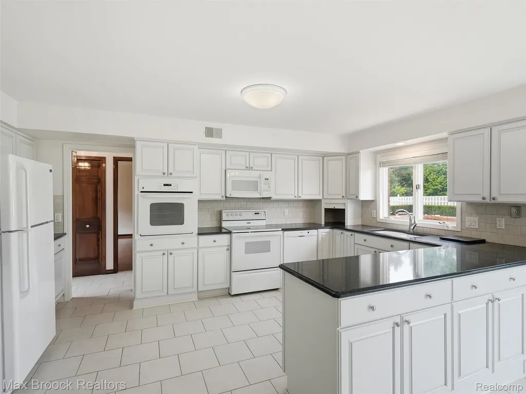 68163 Frampton Drive Washington Township MI 48095