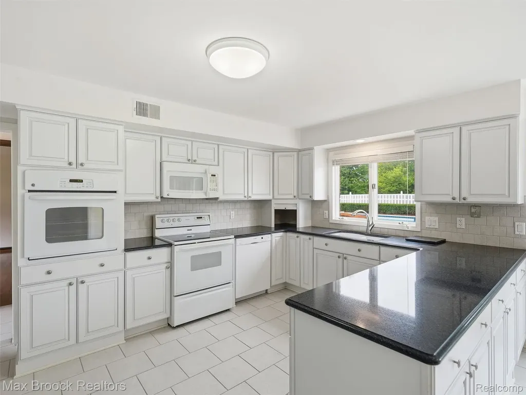 68163 Frampton Drive Washington Township MI 48095