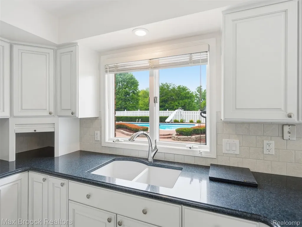 68163 Frampton Drive Washington Township MI 48095
