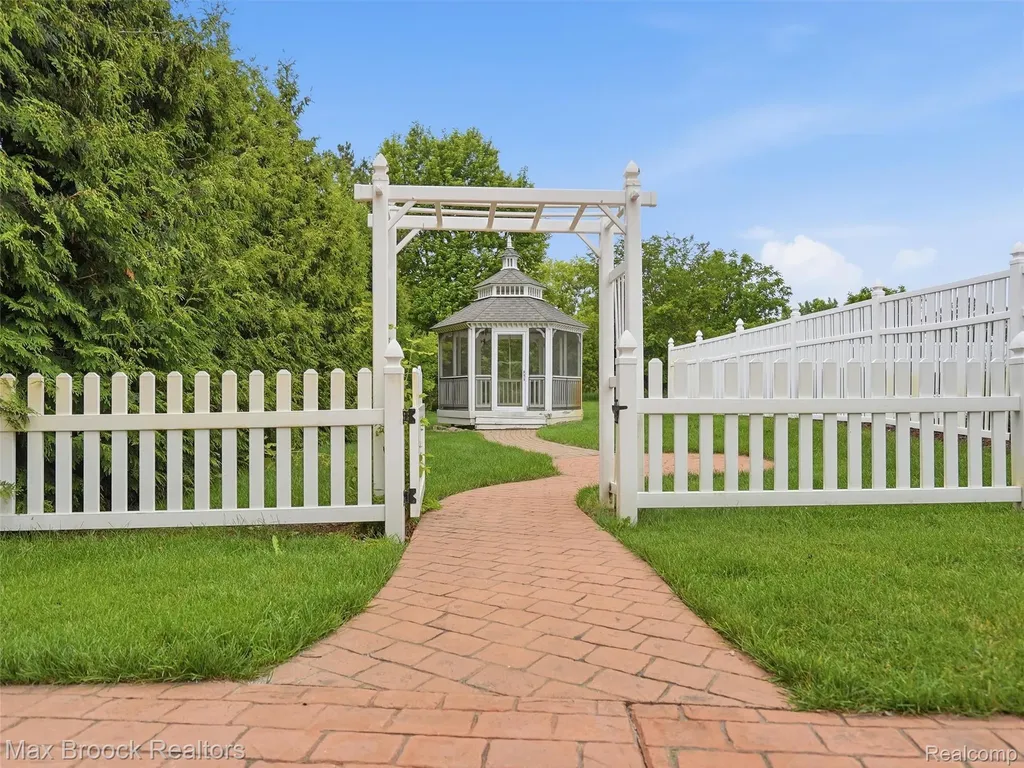 68163 Frampton Drive Washington Township MI 48095