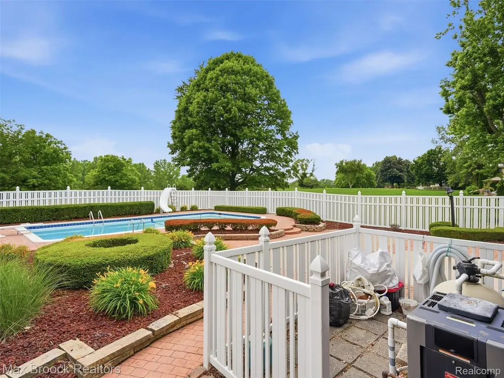 68163 Frampton Drive Washington Township MI 48095