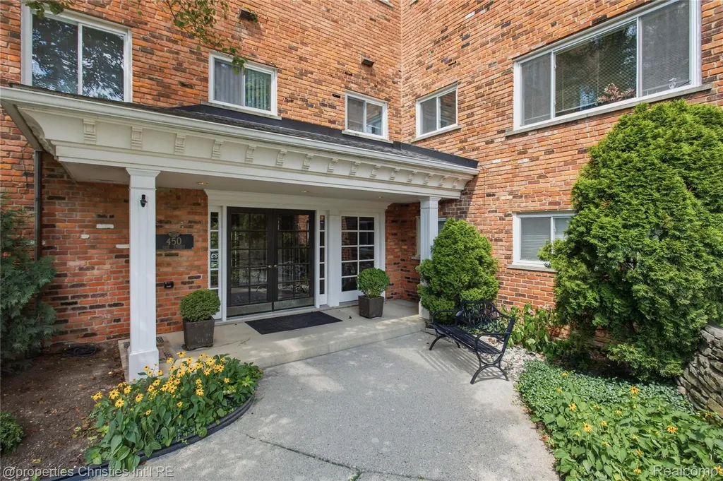 450 Oak Avenue Birmingham City MI 48009
