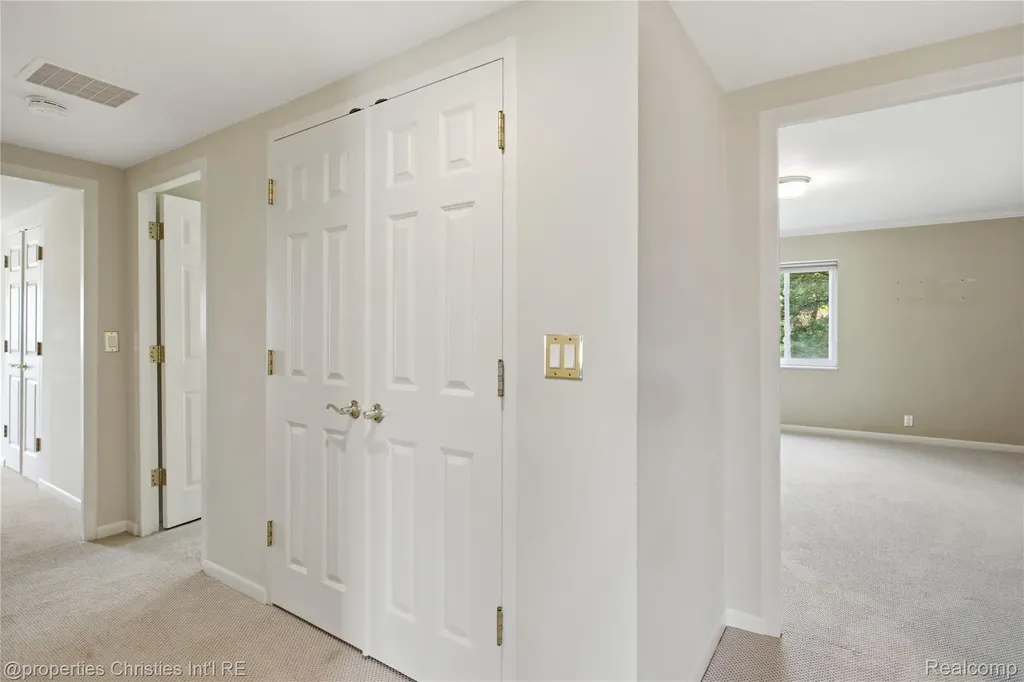 450 Oak Avenue Birmingham City MI 48009