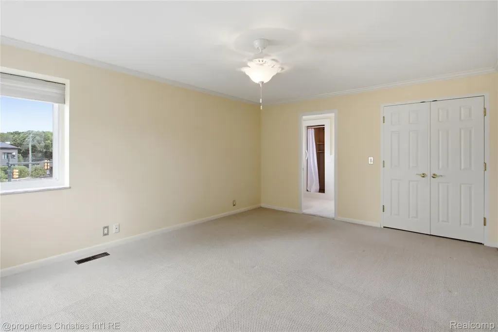 450 Oak Avenue Birmingham City MI 48009