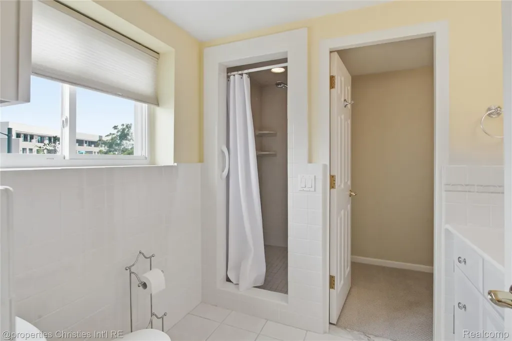 450 Oak Avenue Birmingham City MI 48009