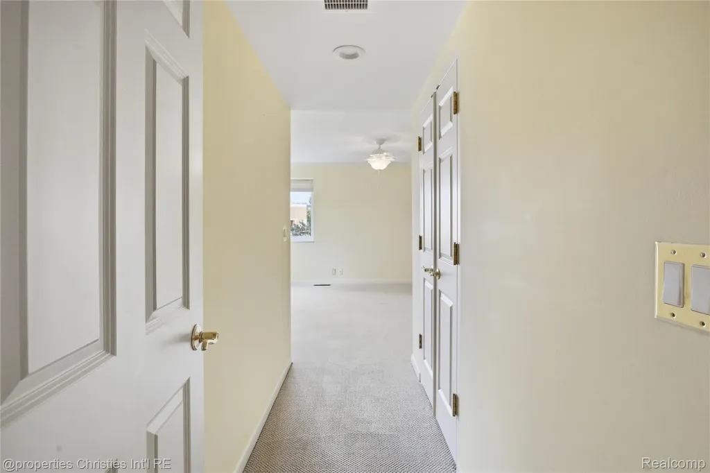 450 Oak Avenue Birmingham City MI 48009