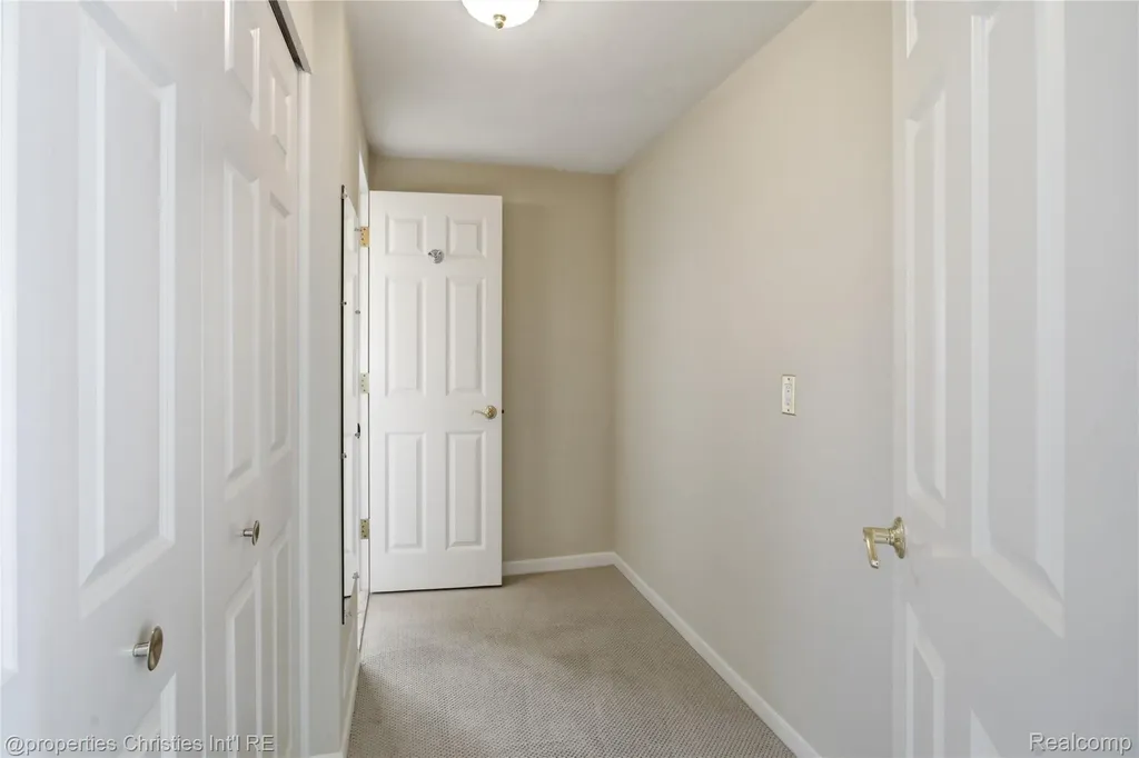450 Oak Avenue Birmingham City MI 48009