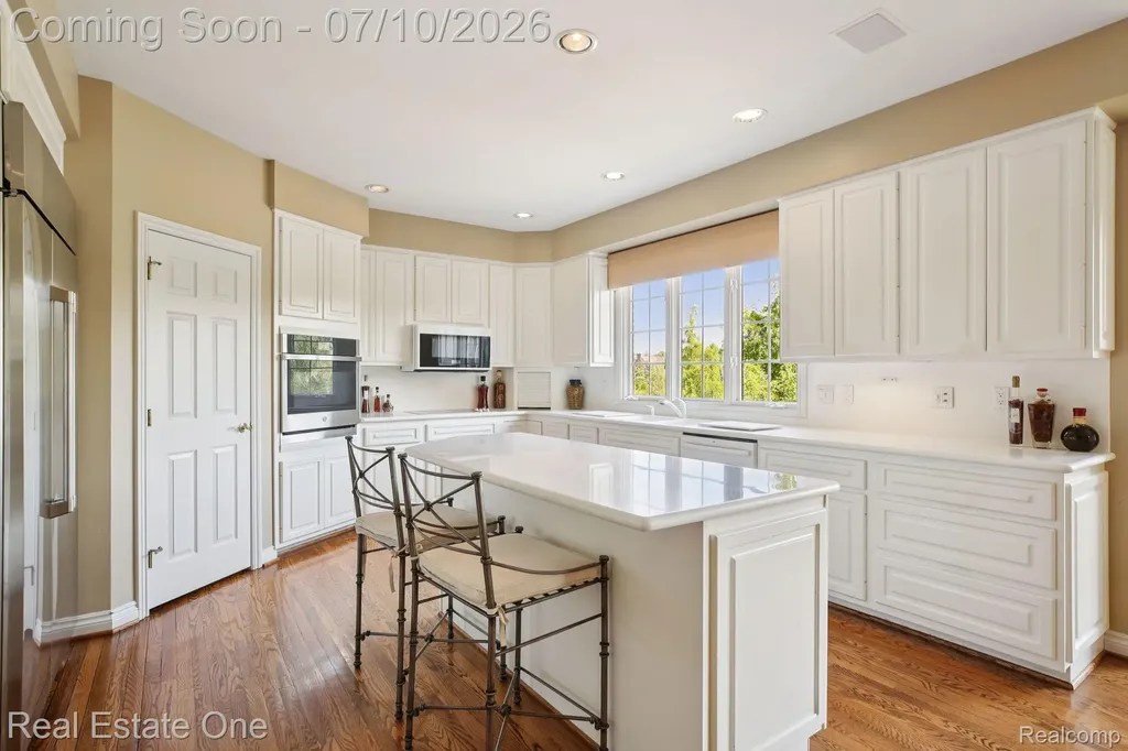 1642 Stony Creek Drive Rochester City MI 48307