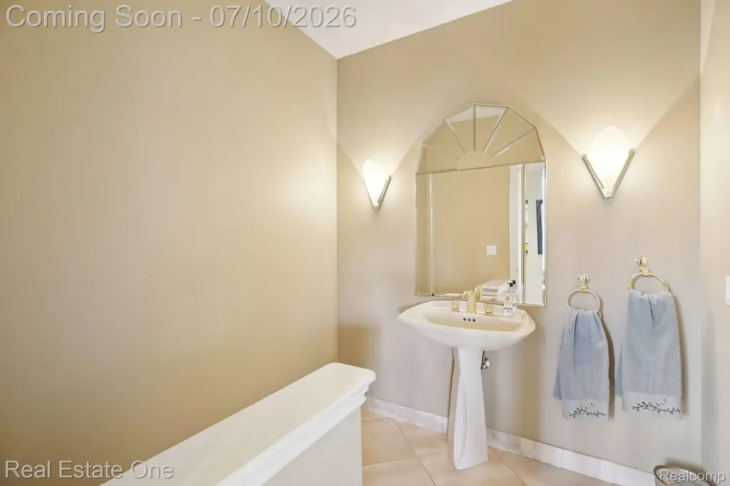 1642 Stony Creek Drive Rochester City MI 48307