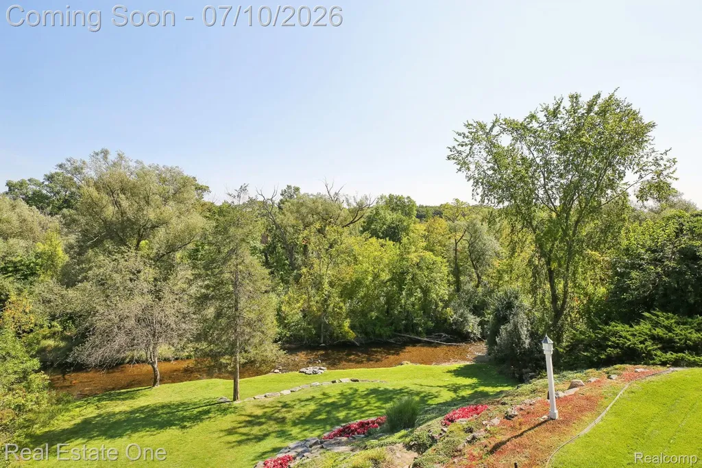 1642 Stony Creek Drive Rochester City MI 48307